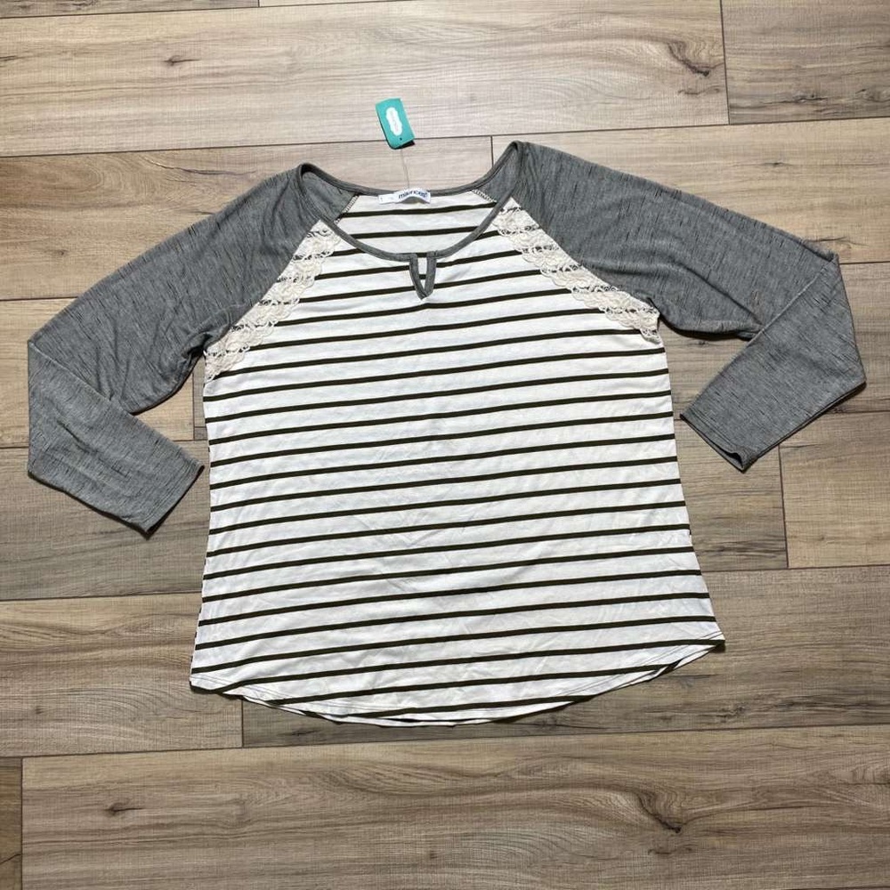 Maurices Womens Striped Raglan‎ Long Sleeve Top Lace Detail Size 1 Green & Cream